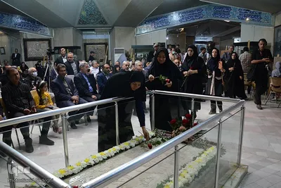 گلباران مزار استاد محمدحسین شهریار در روز ملی شعر و ادب فارسی 