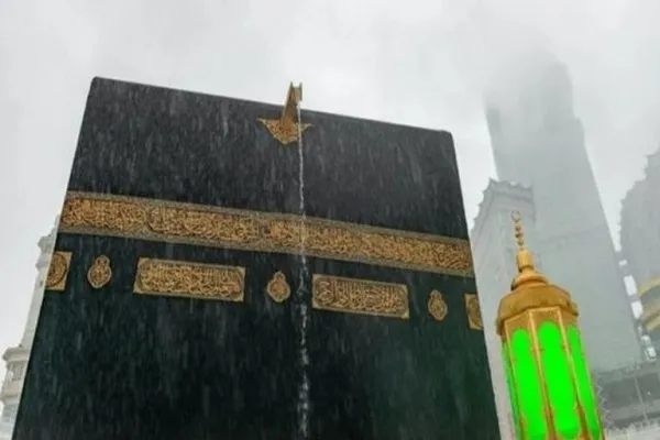 خدمات‌رسانی به زائران حرمین شریفین در هنگام نزول باران