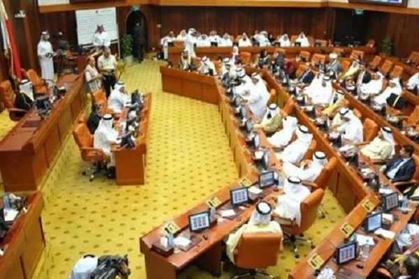 البحرين: نواب يتمسكون بإلزامية القرآن للمدارس