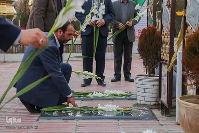تجدید میثاق سرپرست جهاددانشگاهی استان مرکزی با شهدا/عکاس:طاها نظیری