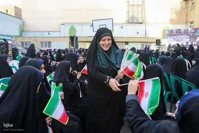 مراسم نواختن زنگ پیروزی انقلاب اسلامی