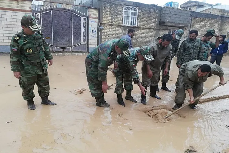 کمک‌رسانی ارتش به سیل‌زدگان فارس و کهگیلویه/ بالگردهای هوانیروز به راه افتادند