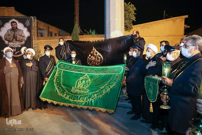 لاله گردانی خدام حرم شاهچراغ (ع) در شب اربعین حسینی
