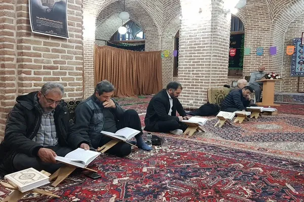 کرسی تلاوت در مسجد استاد و شاگرد تبریز