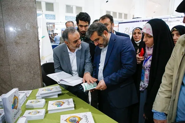 معرض القرآن بطهران تجسيد لريادة المرأة في النشاطات القرآنية