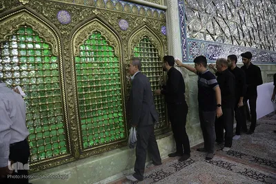 غبارروبی مضجع شریف حضرت معصومه(س) با حضور خبرنگاران