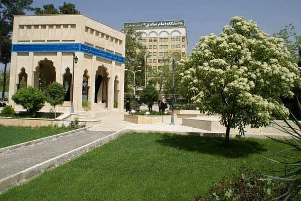 بررسی سبک زندگی متقین در جلسات هفتگی دانشگاه امام صادق(ع)