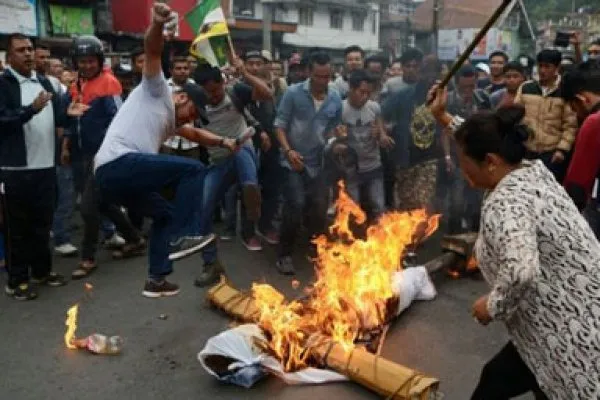 ‘আমরা বাঙালি নই, আমাদের কেন স্কুলে বাংলা শিখতে হবে’