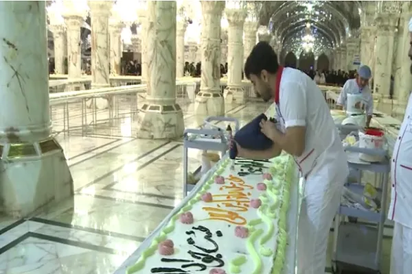 Hz. Ali (a.s) Türbesi'nde dünyanın en büyük pastası dağıtıldı