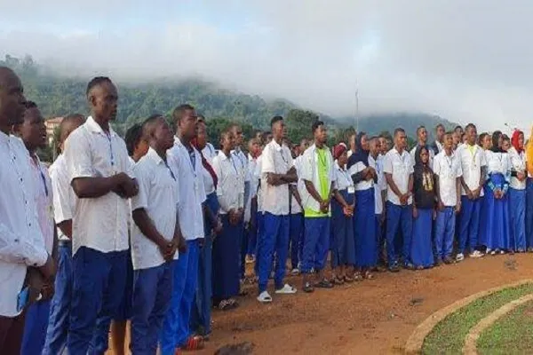 Elèves et étudiants musulmans de Guinée aident les candidats à mieux passer les examens