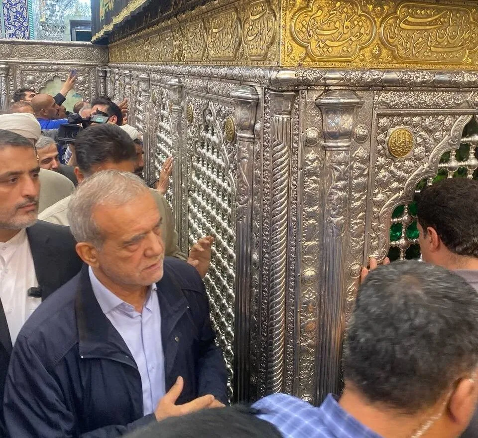 رئیس جمهور بارگاه حضرت معصومه (س) را زیارت کرد