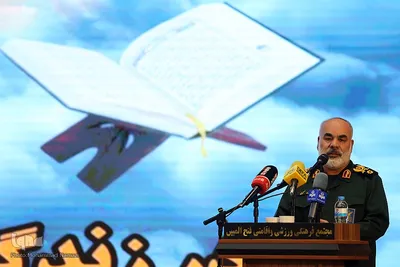 آئین اختتامیه مسابقات سراسری قرآن کریم نیروی زمینی سپاه با حضور سردار سرتیپ پاسدار «محمد کرمی» فرمانده نیروی زمینی سپاه شامگاه چهارشنبه 9 مهرماه در مجتمع فتح المبین برگزار شد.