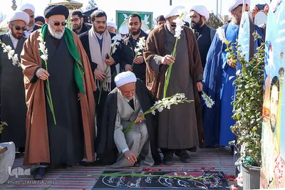 تجدید میثاق روحانیون و طلاب شهرستان اراک با شهدای انقلاب اسلامی