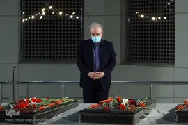 ادای احترام سعید نمکی، وزیر بهداشت، درمان و آموزش پزشکی به مقام شامخ شهدای گمنام دفاع مقدس