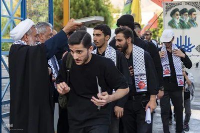 کاروان دانشگاهیان استان البرز پای پیاده در راه تشییع رهبر شهید