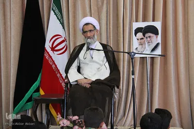 دیدار جمعی از دانش آموزان بسیجی با امام جمعه شهرکرد