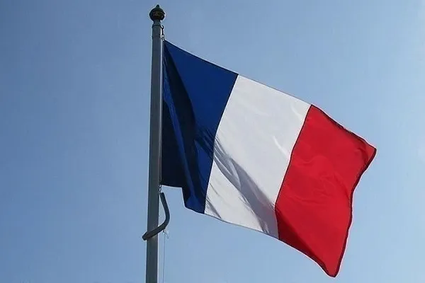 الداخلية الفرنسية تعلن إغلاق 21 مسجداً