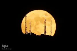 ماه، روشنای آسمان تاریک شب