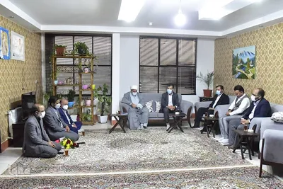 دیدار و رییس مرکز اطلاع رسانی وزارت کشور با خانواده شهید در بیرجند