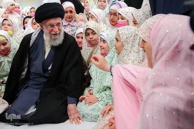جشن تکلیف دختران دانش‌آموز در حسینیه امام خمینی(ره)