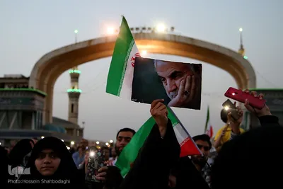 اجتماع خانوادگی همخوانی سرود «سلام فرمانده» در مسجد مقدس جمکران 