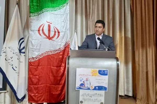 رویکرد حوزه اشتغال آسیب‌شناسانه باشد