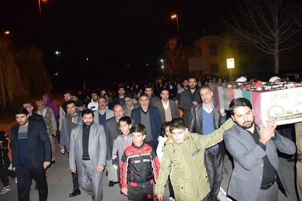 سنندجی‌ها با شهدای دوران دفاع مقدس تجدید میثاق کردند