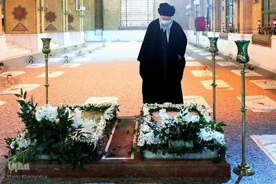حضور رهبر فرزانه انقلاب در مرقد مطهر امام راحل و گلزار شهدای بهشت زهرا