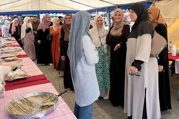 معلمات قرآن بمساجد كوسوفو ينظمن الـ 