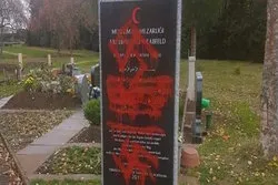 Muslimisches Grabfeld mit Hakenkreuzen beschmiert
