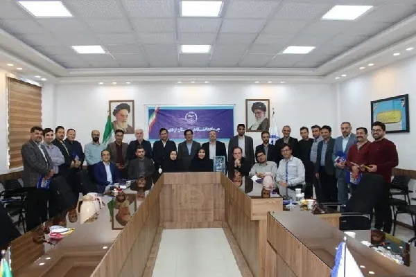 علم نوری از سوی خداوند و معلمی از صفات باری‌تعالی است