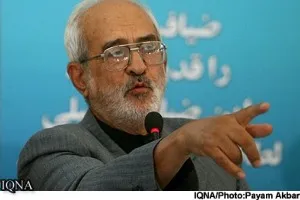 حضور در راهپیمایی 22 بهمن پشتیبانی از قرآن و عترت است