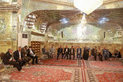 میز خدمت مسئولان استان فارس در حرم مطهر شاهچراغ(ع)
