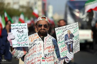 تشییع پیکر دریابان شهید «علیرضا تنگسیری» در میدان انقلاب