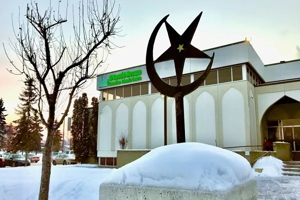 Edmonton məscidi evsizlərin sığınacağına çevrildi
