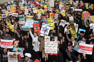  راهپیمایی نمازگزاران تهرانی در محکومیت اعلام  انتقال پایتخت رژیم صهیونیستی از «تل‌آویو» به «بیت‌المقدس» توسط رئیس جمهور آمریکا