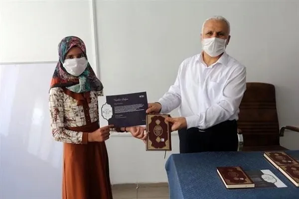 Ağrı'da Kur'an-ı Kerim okuyan çocuklar ödüllendirildi