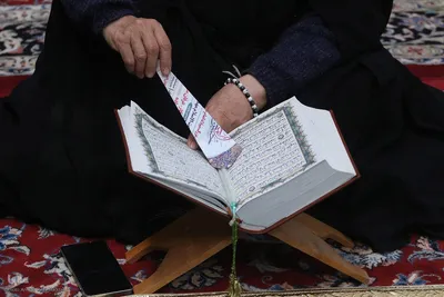 جزءخوانی قرآن کریم در حرم شاهچراغ (ع)