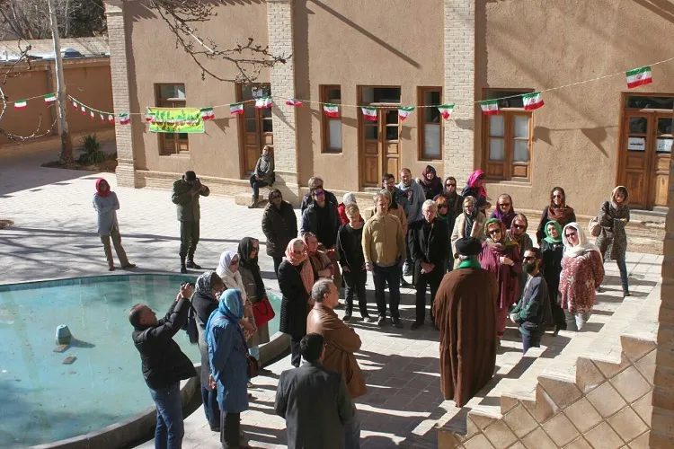 گردشگران آلمانی از بیت تاریخی امام خمینی(ره) در خمین بازدید کردند