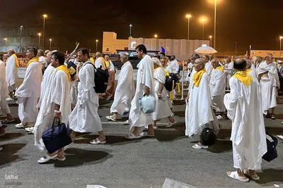 عزیمت هزاران زائر به سرزمین منا با پای پیاده
