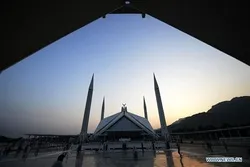 Pakistanın ən böyük məscidinin fəaliyyəti bərpa edildi – FOTO