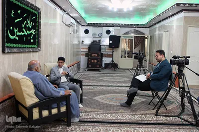 در محضر ستایشگران