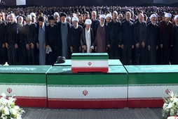حشود مليونية في طهران تؤدي الصلاة على الجثمان الطاهر للقائد الشهيد + فيديو