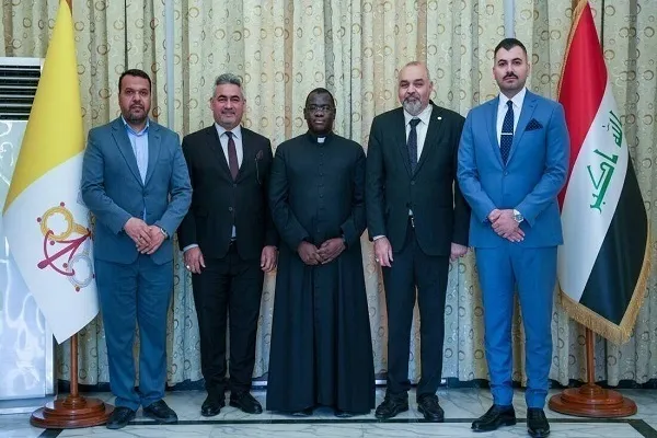 Irak: Una delegación del Santuario del Imán Hosein (P) visita la Embajada del Vaticano