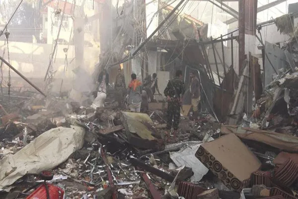 Suudi savaş uçakları Yemen'in başkenti Sana'ya saldırdı