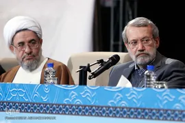 علی لاریجانی و آیت الله محسن اراکی در مراسم اختتامیه کنفرانس بین المللی وحدت اسلامی