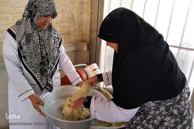 پخت نان سنتی صلواتی در حرم شاهچراغ(ع)‎‎