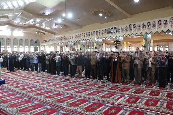 نماز جمعه ساری به امامت حجت الاسلام محمدرضا نصوری، امام جمعه موقت ساری در مصلی امام خمینی (ره)