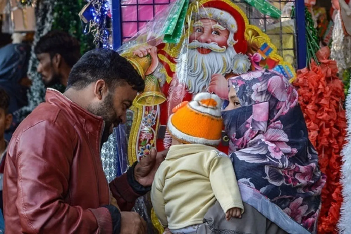 Pakistan: Wanafunzi Waislamu washerehekea Krismasi pamoja na watoto Wakristo Msikitini