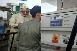 کراچی کے بزرگ کی غریب پروری کی اعلیٰ مثال کی دھوم